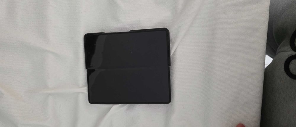 Samsung Galaxy Z Fold 4 – Para Reparação / Peças | Com Caixa