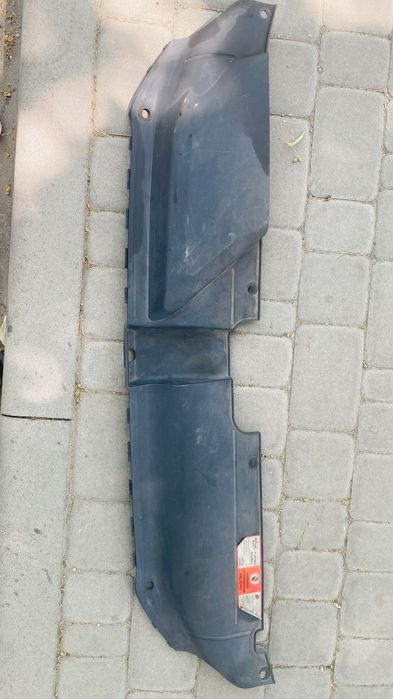 Продам накладну панель під капот для Audi a4 b8