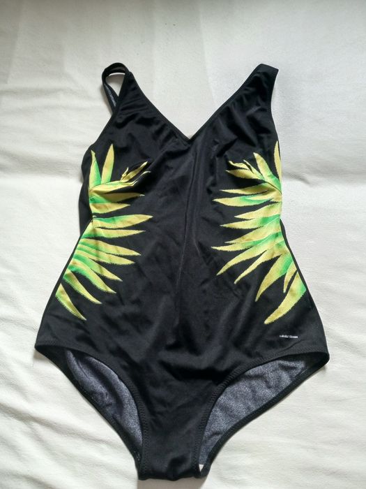 Білизна жіноча,купальники