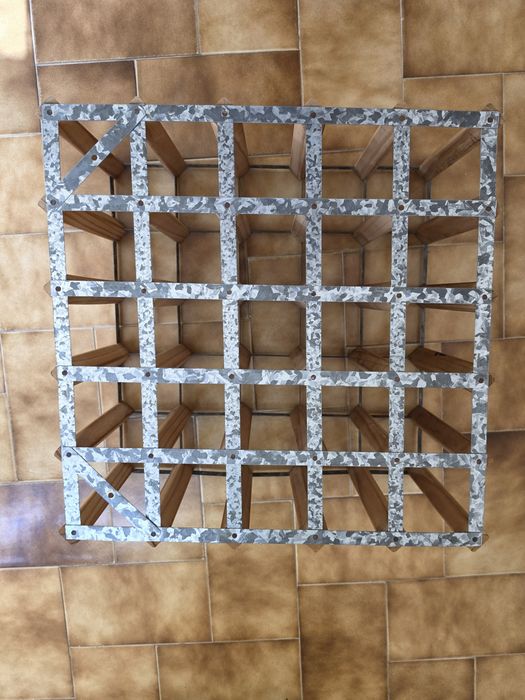 Garrafeira / Wine Rack (capacidade: 30 garrafas)