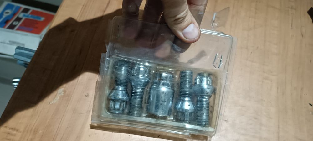 Болти секретки м14*1.5