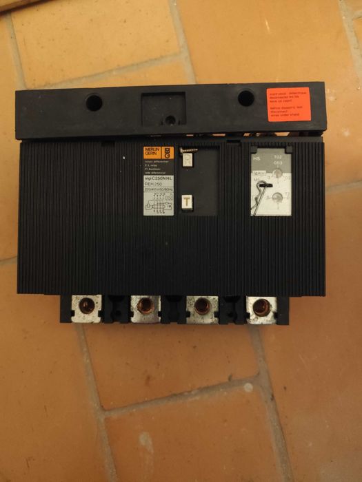 Dijuntores/Diferenciais, Material elétrico, novos/usados, 20 a 630A