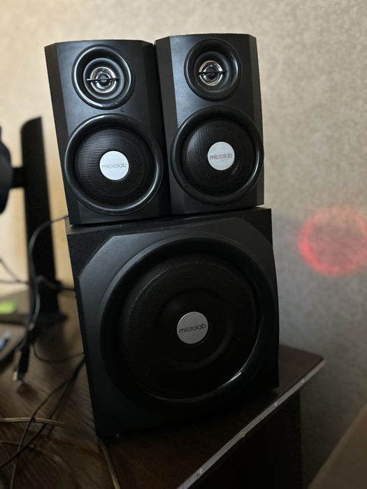 Колонки MICROLAB з самбуфером