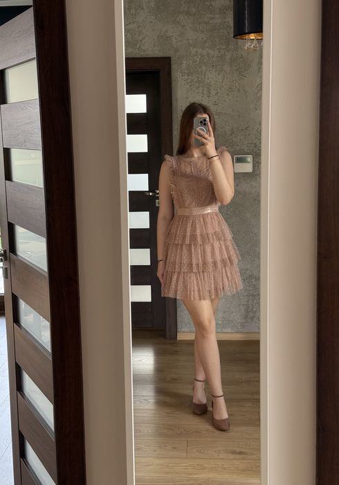 Sukienka wizytowa koktajlowa tiul falbanki mini beżowa pudrowy róż