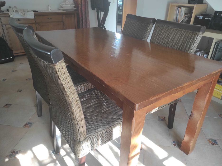 Mesa sala de jantar e cadeiras