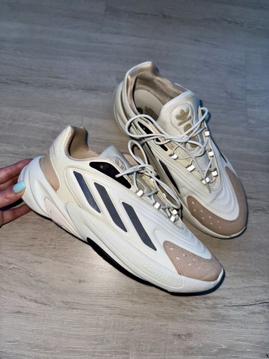 Продам кросівки Adidas Ozelia