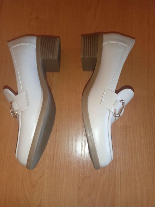 Buty damskie na obcasie