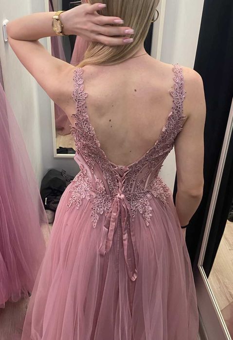 Sukienka na studniówkę lub połowinki