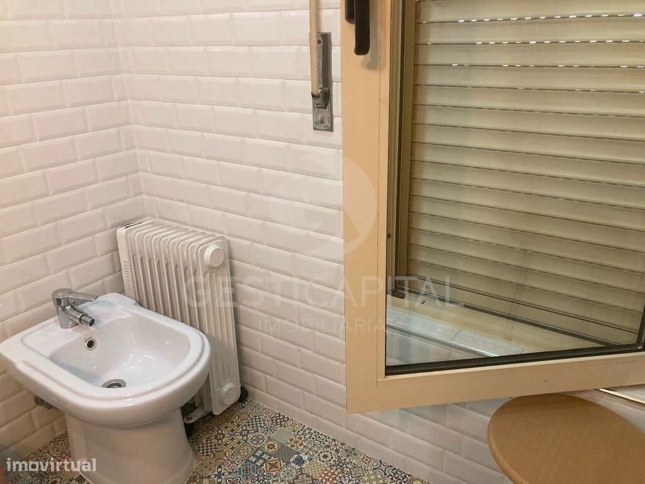 Apartamento T3 com Suite, 2 Varandas e Garagem para 2 Carros  em linha