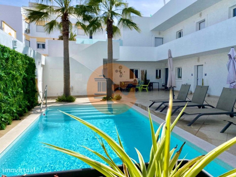 Apartamento em Condomínio com Piscina e estacionamento na Baixa de ...