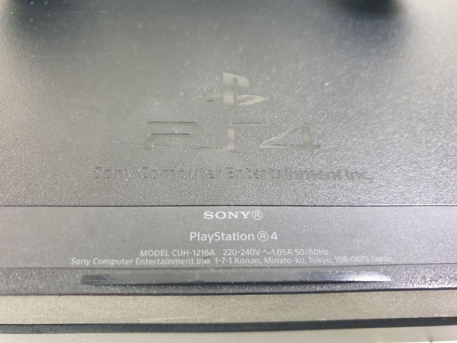 Sony PlayStation 4 (model CUH-1216A)