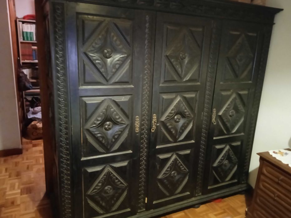 MOVEIS ANTIGOS-madeira de castanho