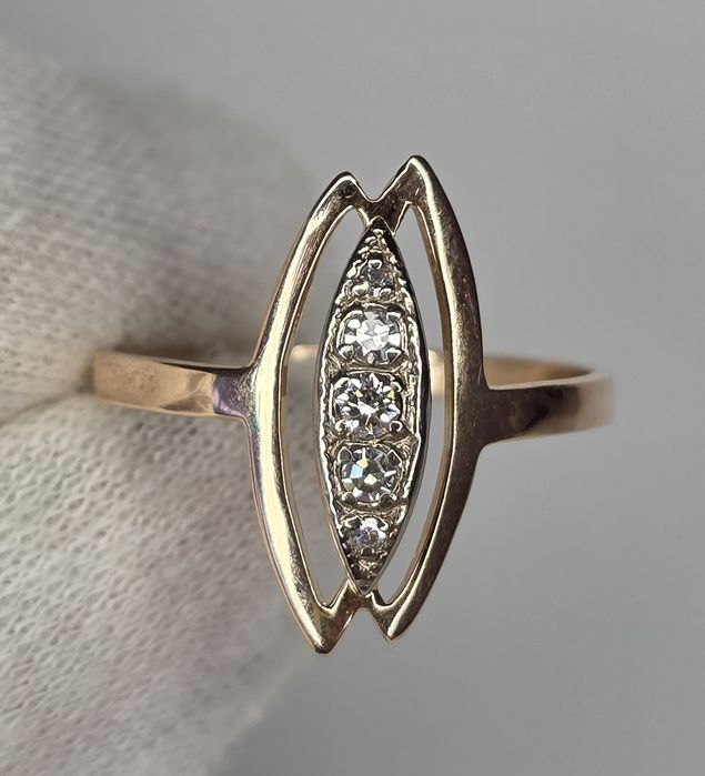 Золотое кольцо с бриллиантами ссср