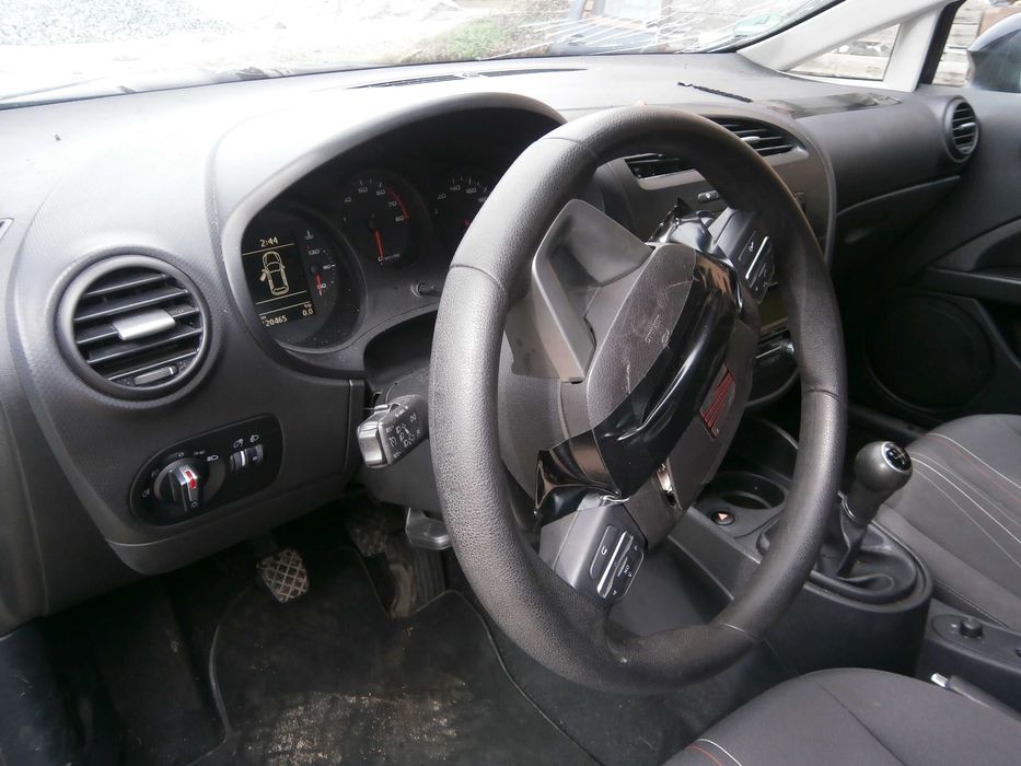 seat leon II lift 09-013 deska rozdzielcza  pasy poduszki konsola