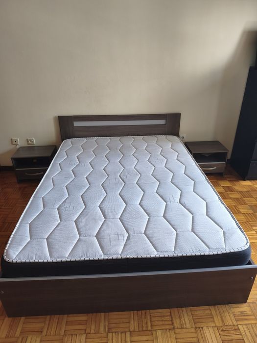 Conjunto de quarto 140x190 – Colchão Colbella + Estrado + 2 Mesas de Cabeceira (+ Cama Oferta)