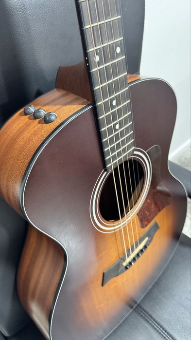 Guitarra Taylor 114e
