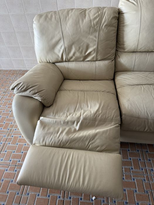 Sofá Relax Chateau d’Ax 3 Lugares – Pele Bege | Excelente Conforto