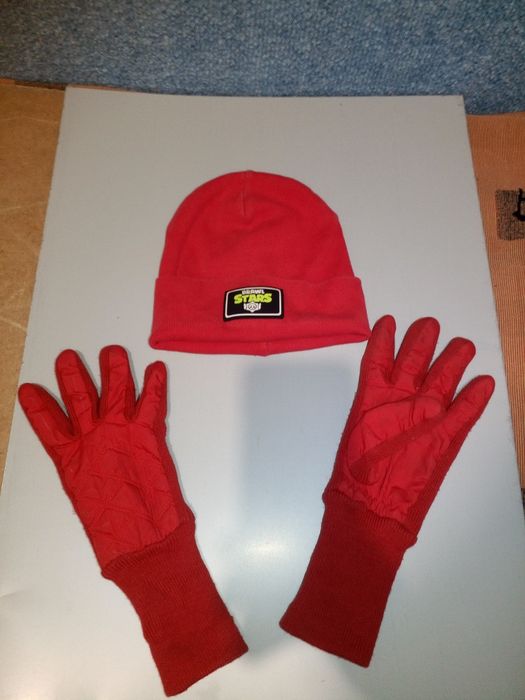 Шапка+перчатки зимние и другие шапки