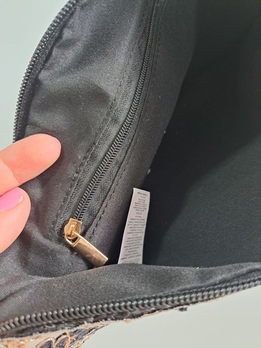 Mala super elegante preta e dourado