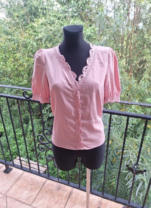 Elegancka bluzka damska z krótkim rękawem pudrowy róż marka Shein S 36