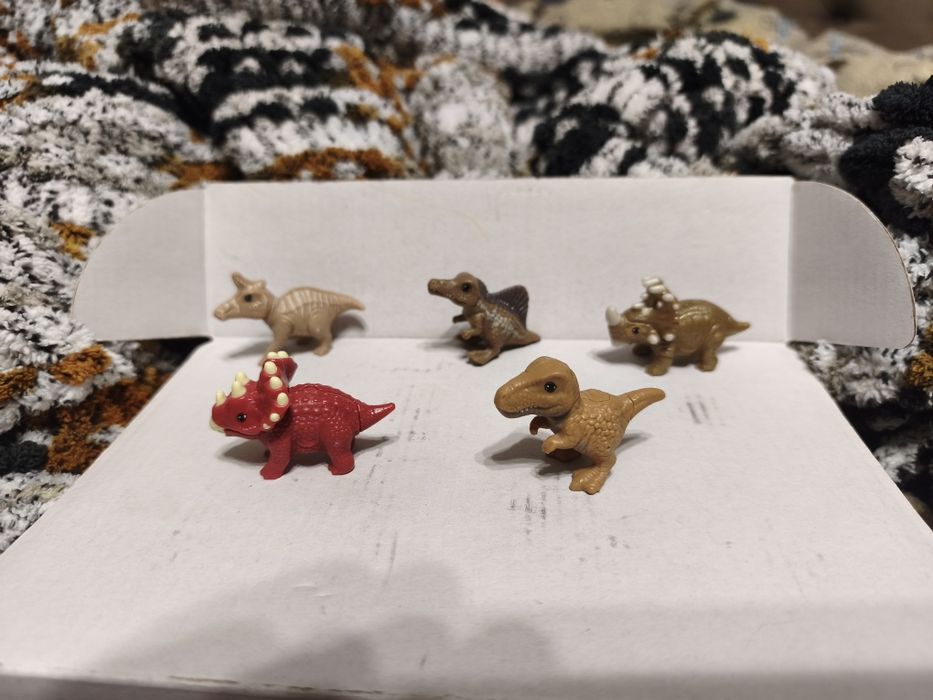 Kinder natoons dinosaur
