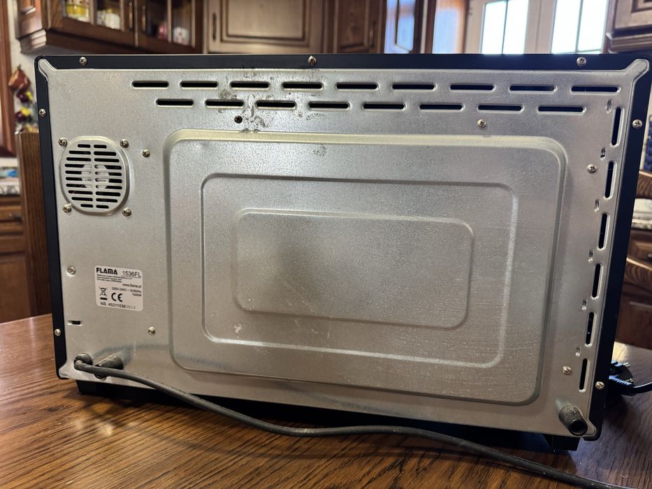 Forno pequeno da marca Flama