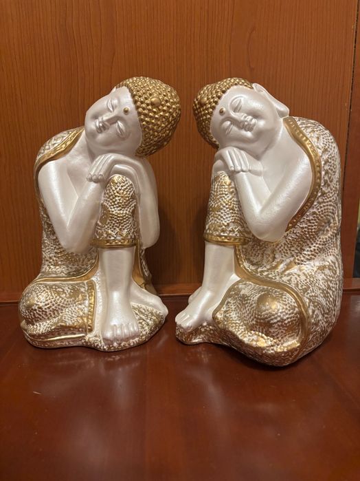 Par de Estátuas / Figuras de Buda Deitado em Descanso (Branco e Dourado)