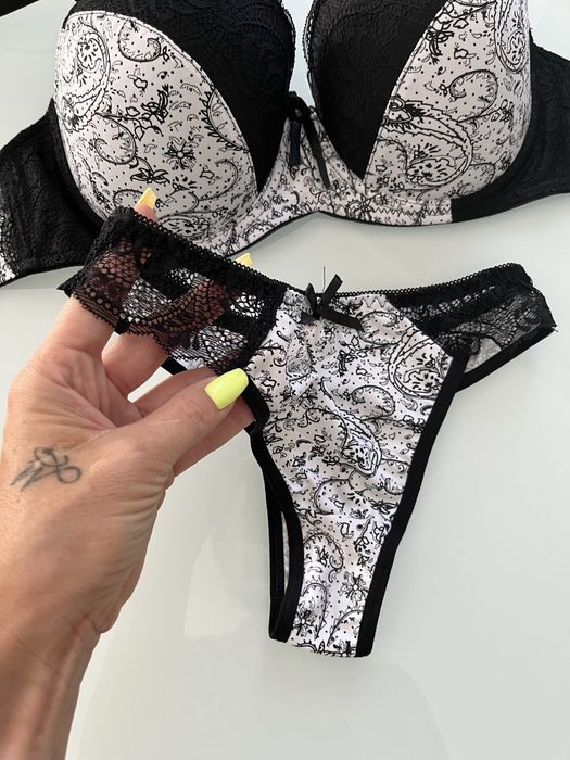 Komplet bielizny 75D stringi S