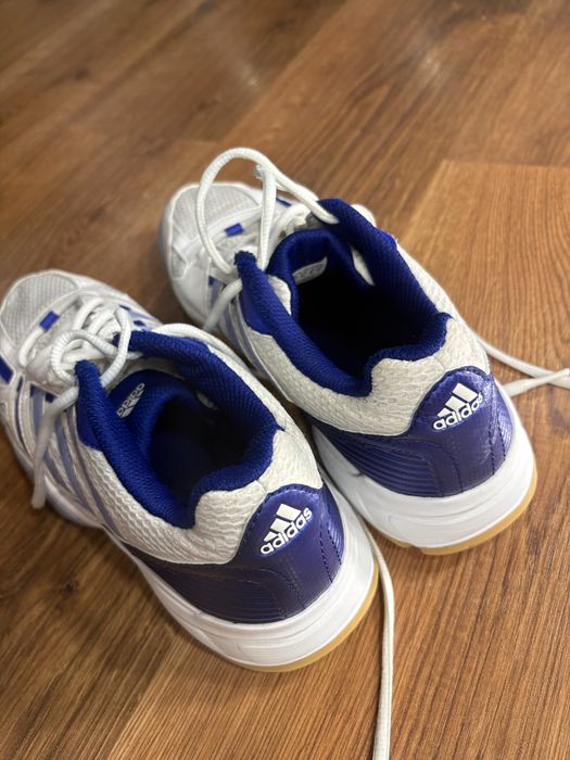 Кросівки волейбольні Adidas