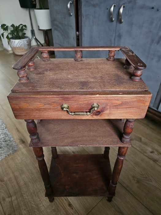 Szafeczka, etażerka