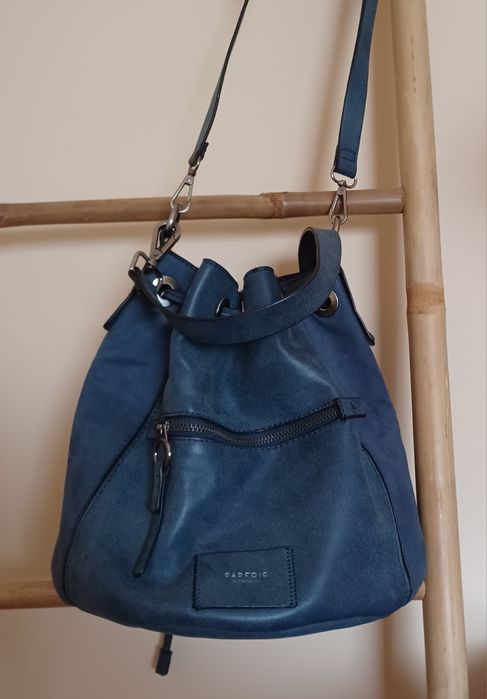 Várias carteiras de senhora