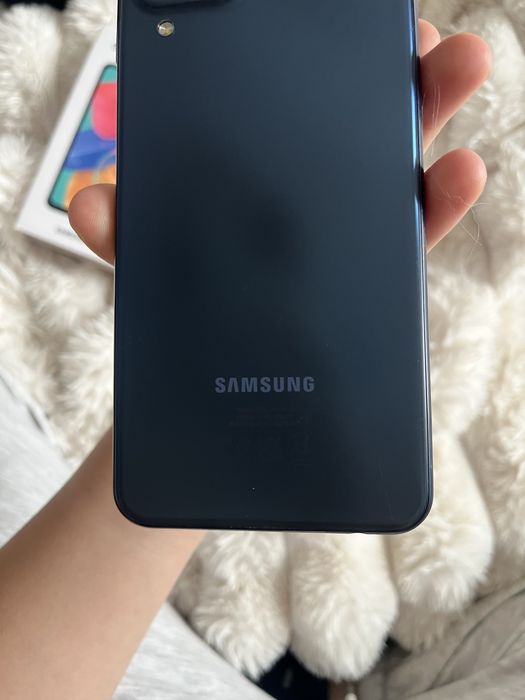 telefon samsung galaxy m33 5G, w bardzo dobrym stanie