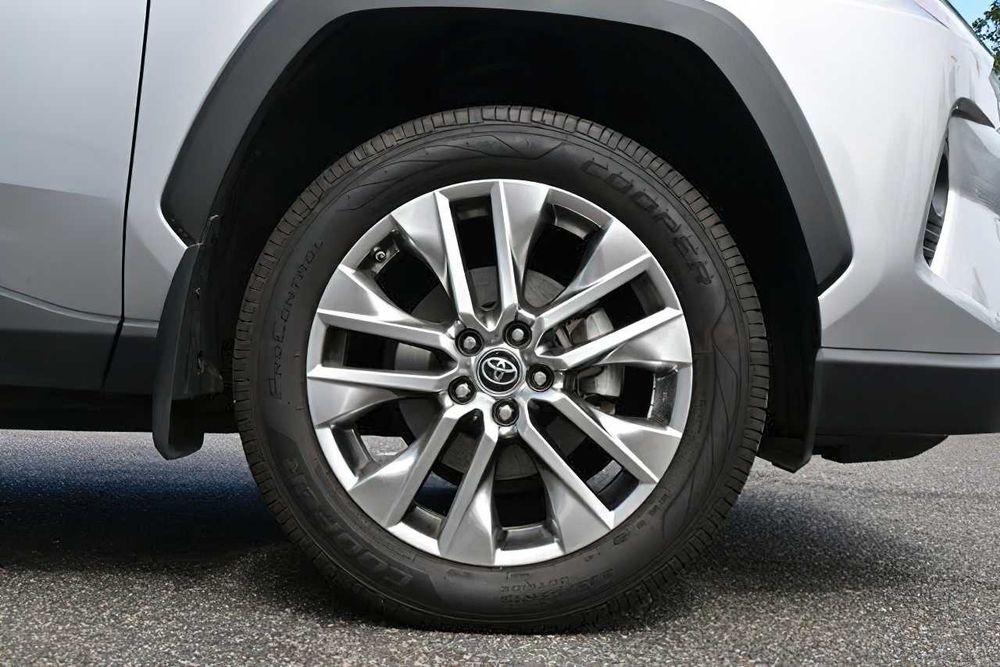 Toyota RAV4 Limited Gasoline      2019