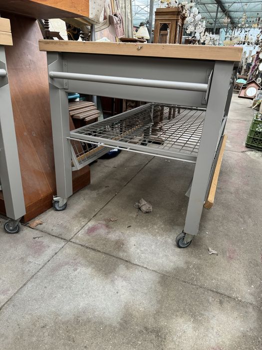 Vendo Mesas/Bancadas de Trabalho em bom estado!