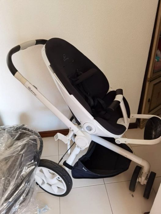 Set carrinho + assento marca Quinny (dá até aos 5 anos).
Ovinho marca