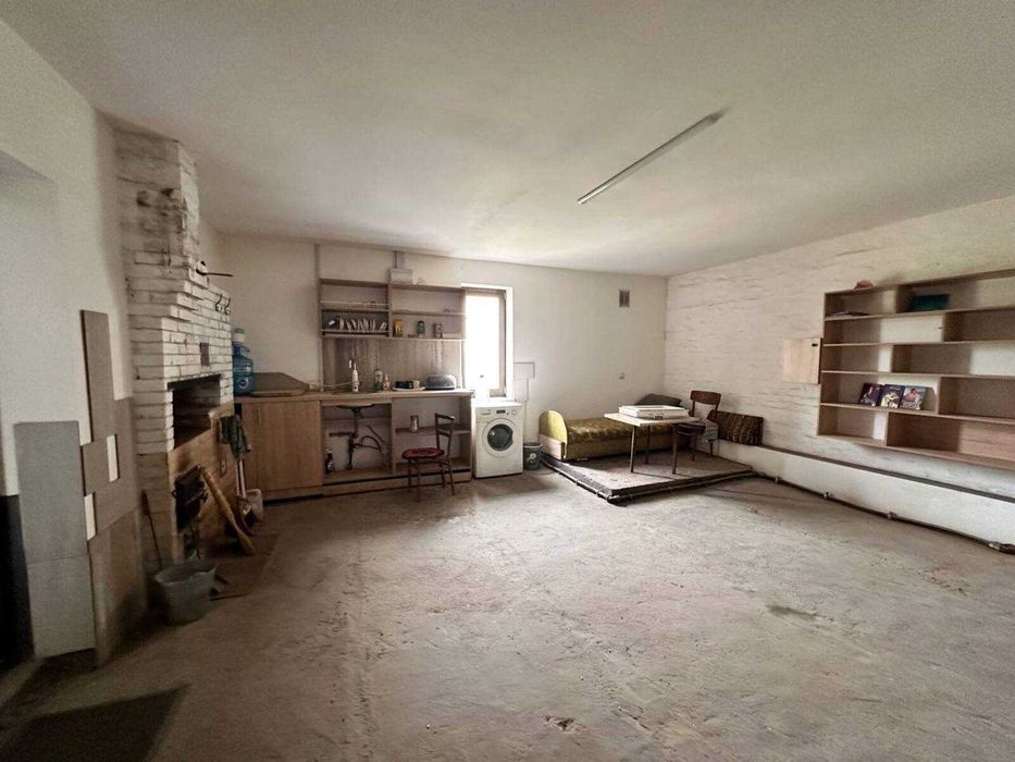 Продаж свиноферми 960м2, 20кВт в с.Великополовецьке