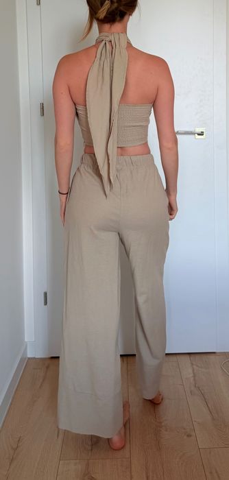 Lniany komplet: crop top з wiązaniem i szerokie spodnie