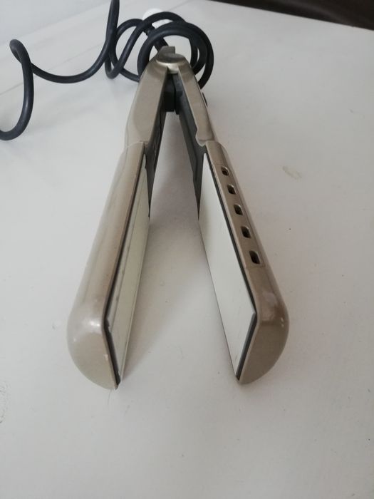 Prostownica do włosów Grundig