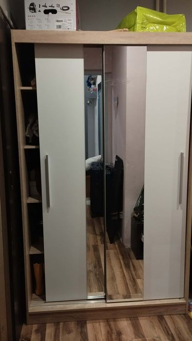 Szafa przesuwna. Jak Nowa