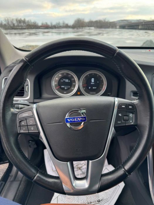 Volvo S60 T5 Platinum      2015