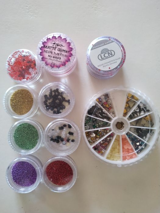 Confetis e brilhantes para unhas nail art