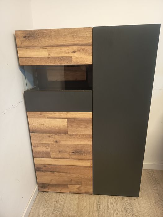 Vendo móvel com vitrine castanho e preto ótimo estado