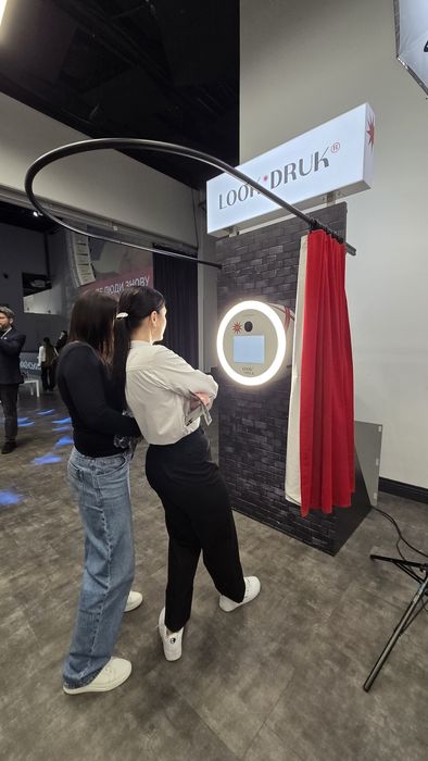 Фотокабінка ROOM — компактний фотобізнес для кафе, барів, салонів крас