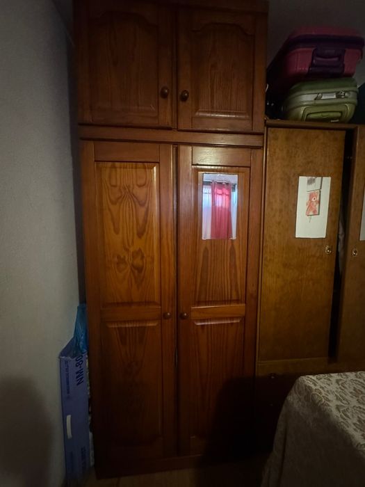 Roupeiro de Madeira