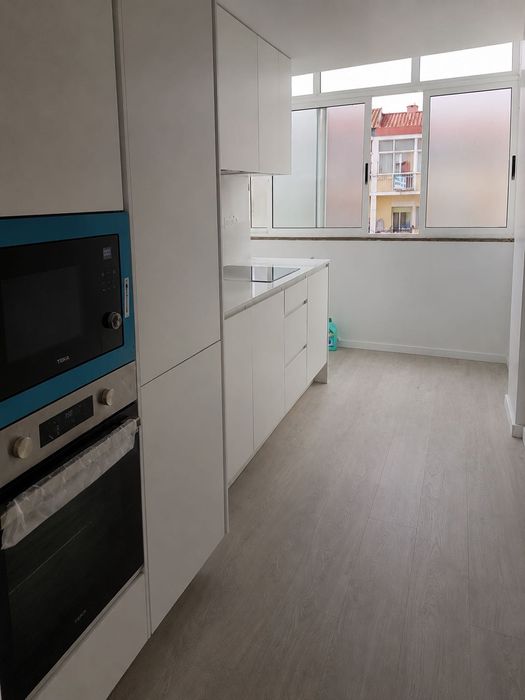 Aluguer quarto casal - 550€ Estaçao das Merces.