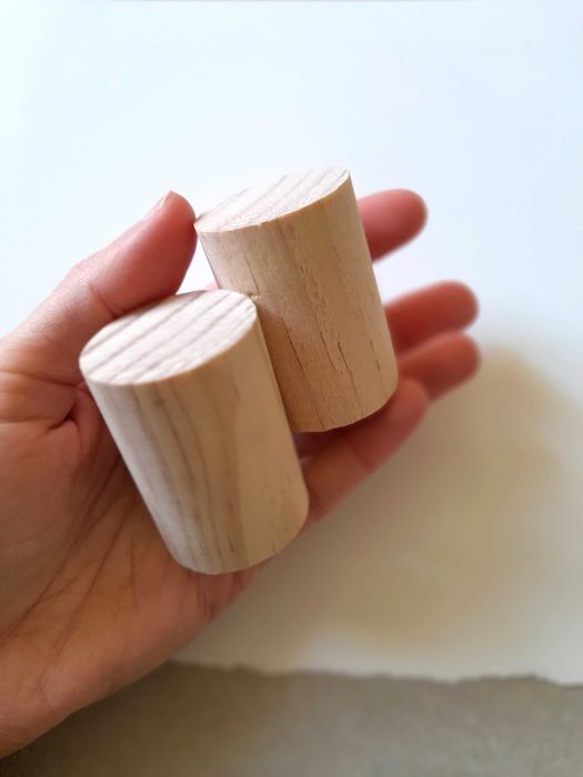Peças de madeira cilíndricas para pintar
