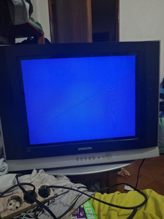 Vendo televisão avariada