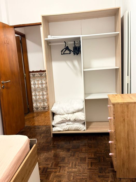 Quarto casal e senhoras próx estação