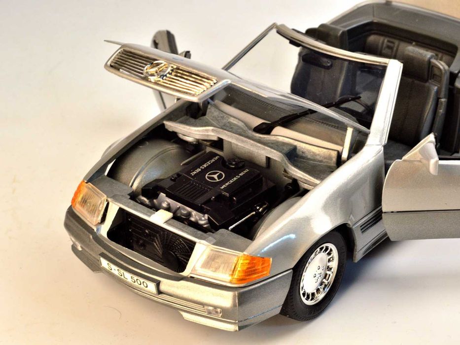 Модель автомобіля Master Toy Mercedes-Benz 500SL, (1:18), сріблястий