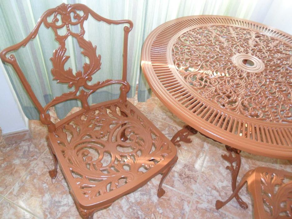 Mesa e 3 cadeiras de alumínio fundido